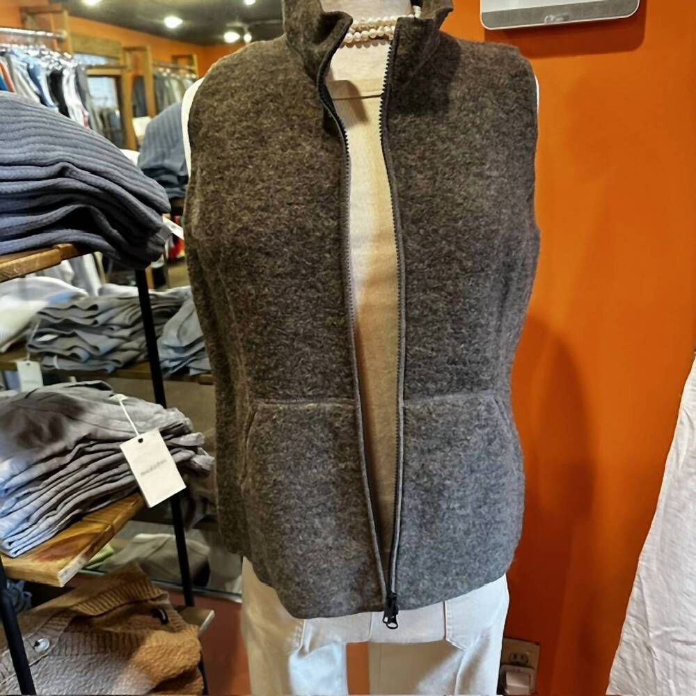 NEW CUT LOOSE women's zip front vest in saddle